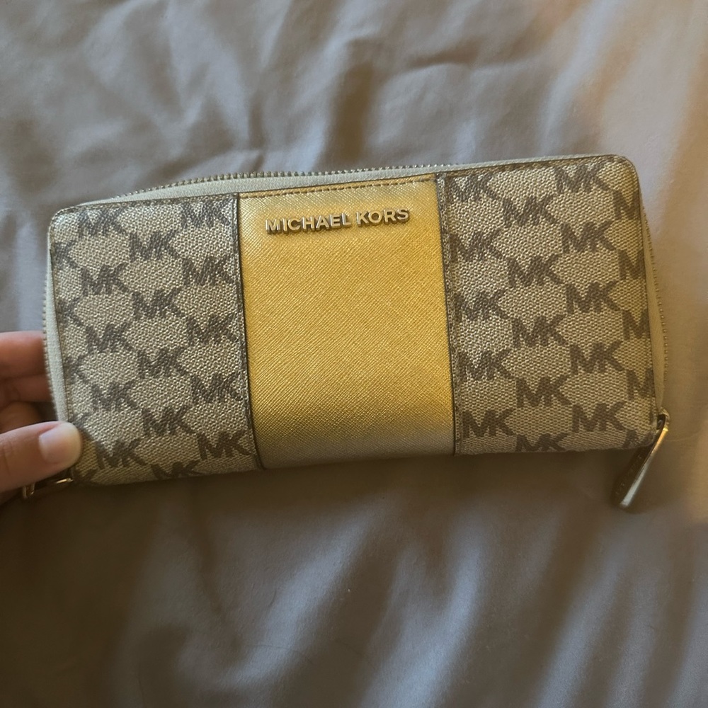 Michael Kors used wristlet
